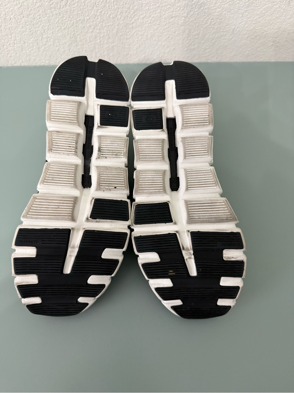 On Cloud 6 Women's size 9 Worn Once - Picture 5 of 5